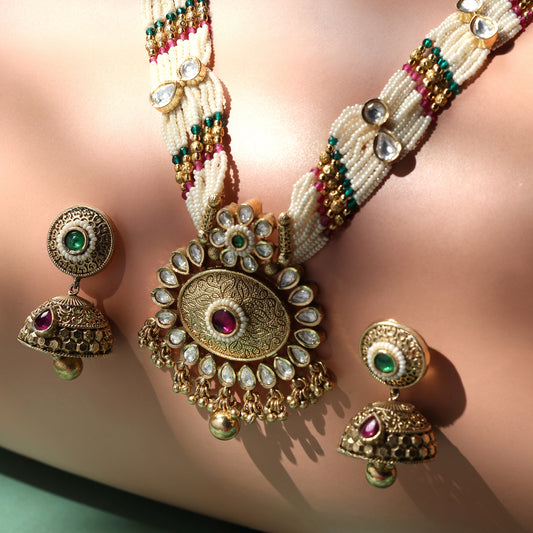 GULNAAR ROYALE PENDANT SET