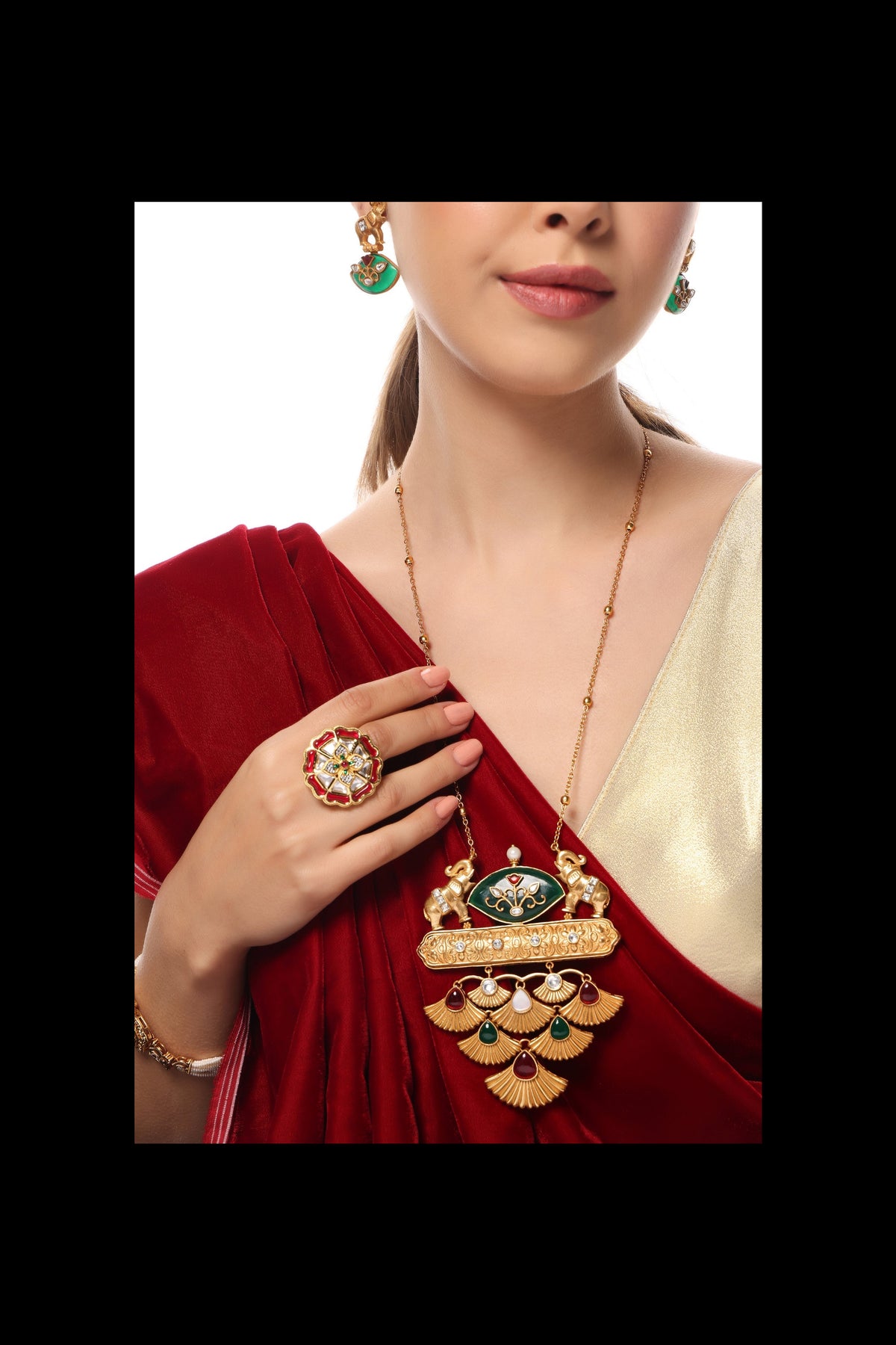 ELEGANT TEMPLE NECKLACE SET WITH ELEPHANT MOTIFS